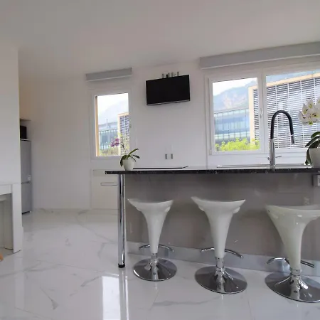 Uni Apartment *