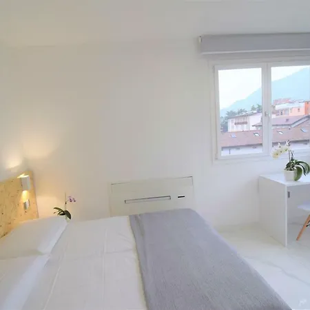Apartament Uni *