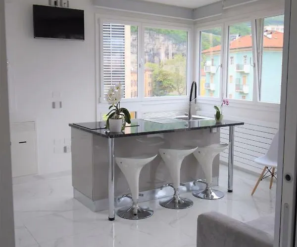 Uni アパート トレント